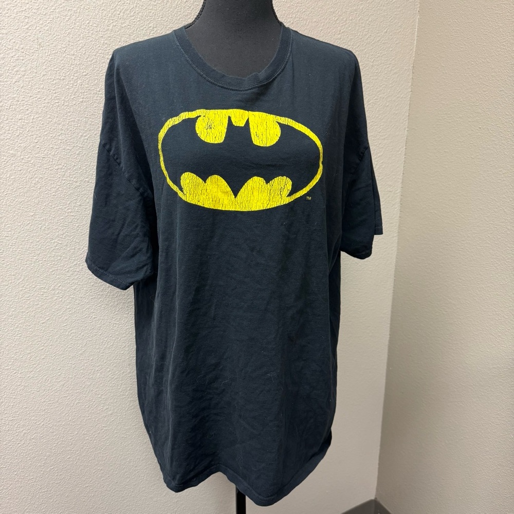 Batman DC Comics Logo Graphic Tee Black Distressed Superhero Shirt 2XL - Picture 2 of 8